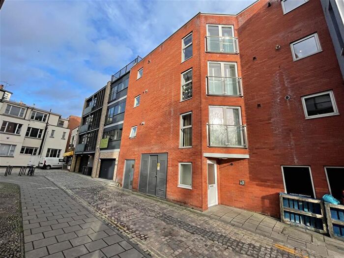 2 Bedroom Flat For Sale In Coytes Gardens, Ipswich, IP1