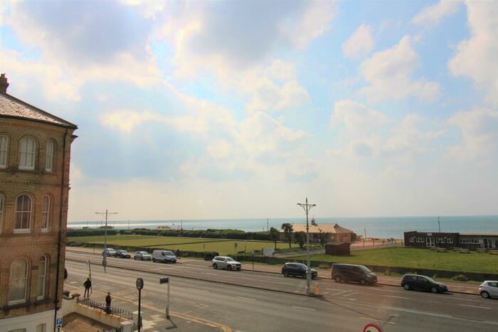 Flat To Rent In Kingsway, Hove, BN3