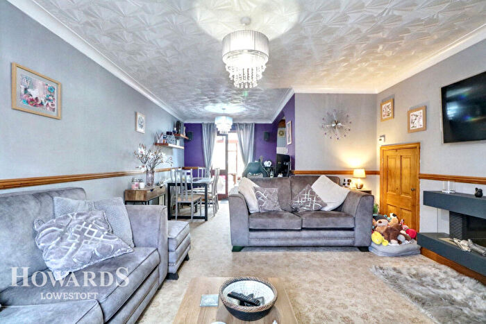 3 Bedroom Terraced House For Sale In Morton Road, Lowestoft, NR33