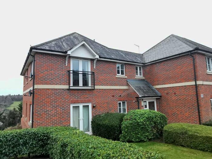2 Bedroom Flat To Rent In Burns House, Farriers Way, Chesham, HP5