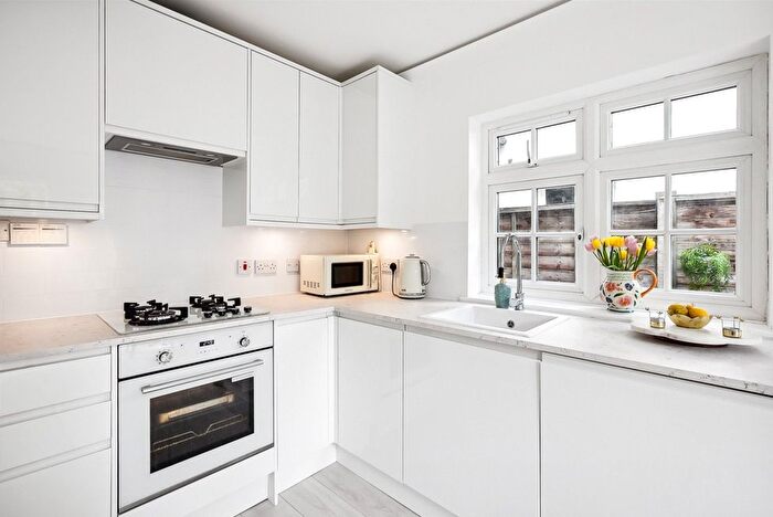 2 Bedroom Flat To Rent In Verbena Gardens, Hammersmith, W6
