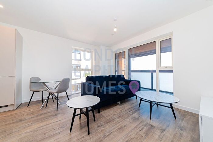 1 Bedroom Flat To Rent In Winter Apartments, East Acton Lane, London, W3