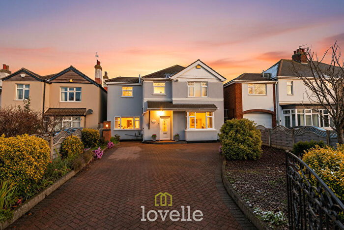4 Bedroom Detached House For Sale In Laceby Road, Grimsby, DN34