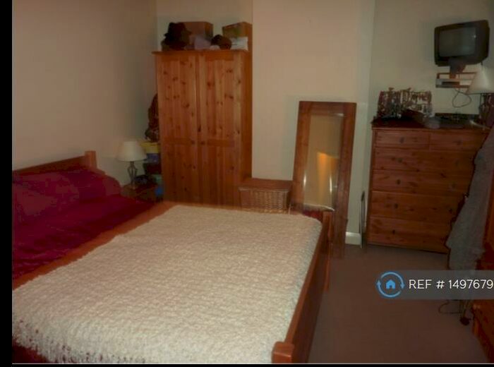 1 Bedroom Flat To Rent In Broadway Market, Barkingside, Ilford, Essex, IG6