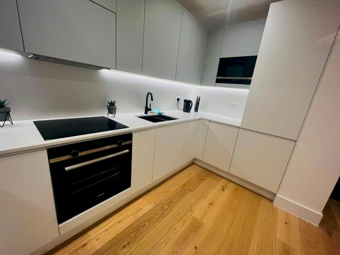 1 Bedroom Flat To Rent In Capital Interchange Way, Brentford, TW8