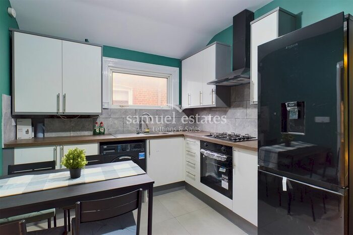 3 Bedroom Maisonette To Rent In Mellison Road, Tooting, SW17