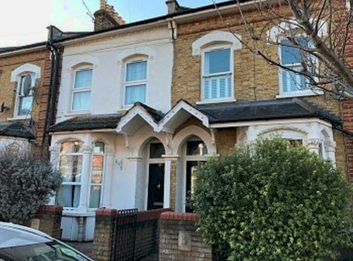 2 Bedroom Flat To Rent In Park Ridings, London, N8