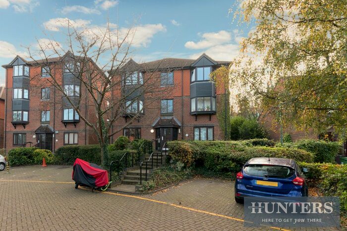 2 Bedroom Flat To Rent In Clowser Close, Sutton, SM1