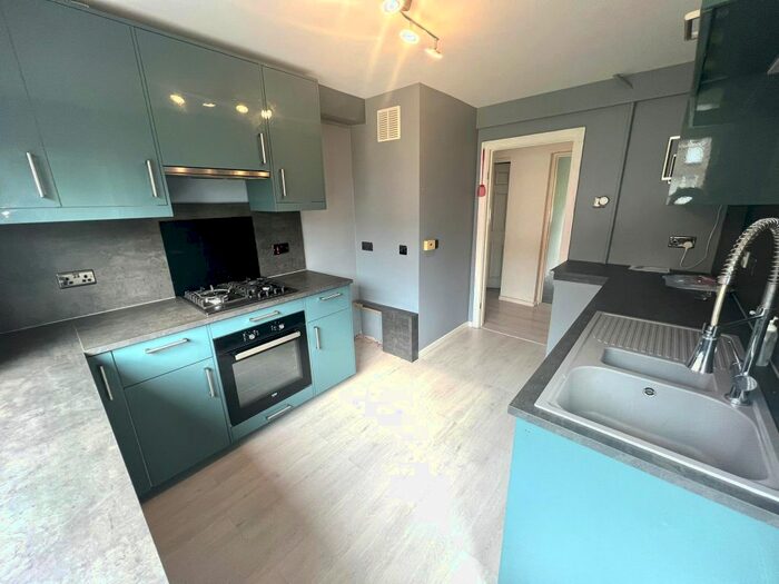 2 Bedroom Flat To Rent In St. Fagans Rise, Fairwater, Cardiff, CF5