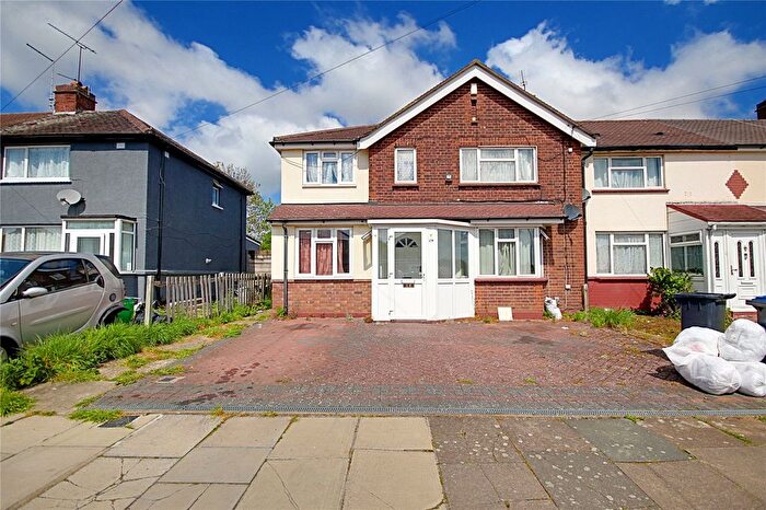 5 Bedroom End Of Terrace House For Sale In Stoneleigh Avenue, Enfield, EN1