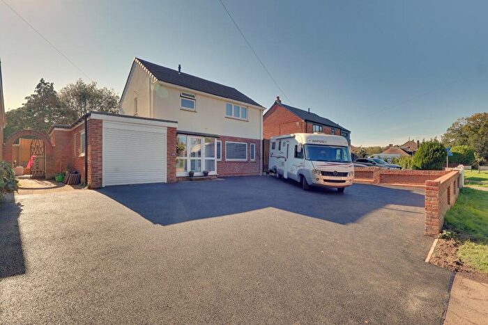 3 Bedroom Detached House For Sale In Hulbert Road, Bedhampton, Havant, PO9