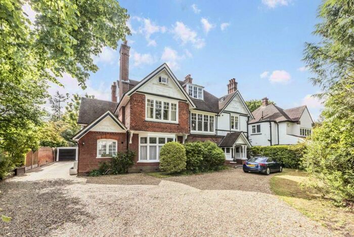 2 Bedroom Flat To Rent In Langley Avenue, Surbiton, KT6