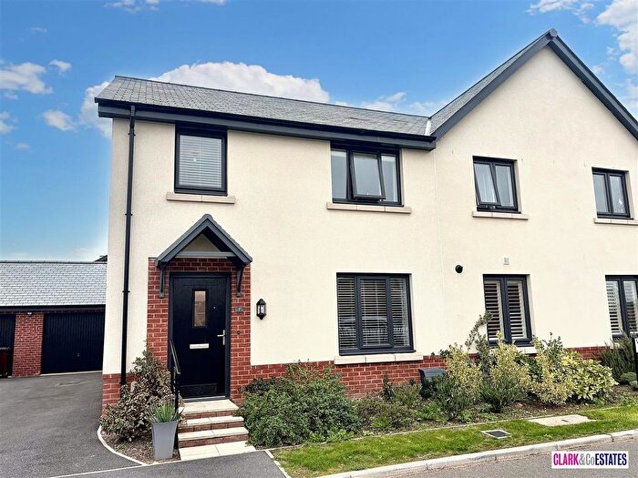 4 Bedroom Semi-Detached House For Sale In Victoria Mead, Topsham, EX3