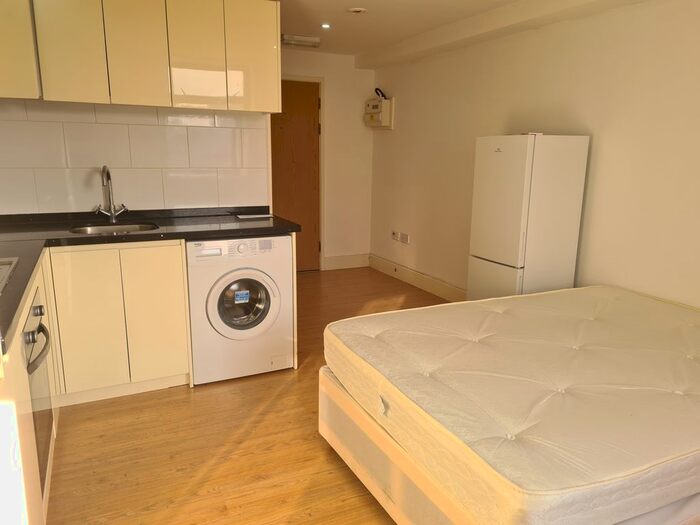 Studio To Rent In Roding Lane South, Woodford Green, IG8