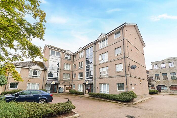 2 Bedroom Flat To Rent In Charlotte Street, City Centre, Aberdeen, AB25