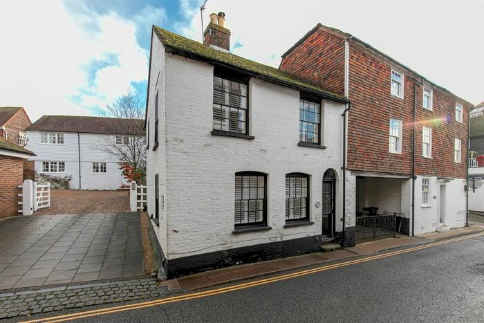 3 Bedroom Link Detached House To Rent In The Mint, Rye, TN31