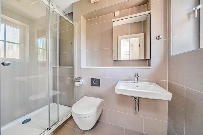 2 Bedroom Apartment To Rent In Stanmore, Harrow, HA7