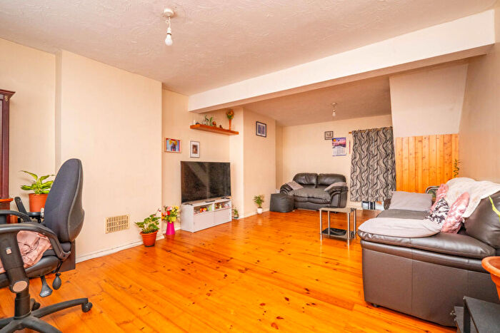 3 Bedroom End Of Terrace House For Sale In London Road, Wallington, SM6