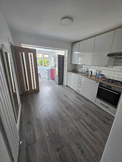 2 Bedroom Flat To Rent In Elgin Road, Seven Kings, Ilford, IG3