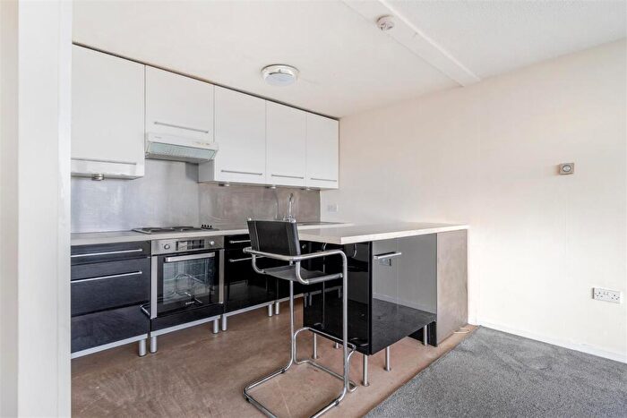 2 Bedroom Flat For Sale In High Kingsdown, Kingsdown, BS2