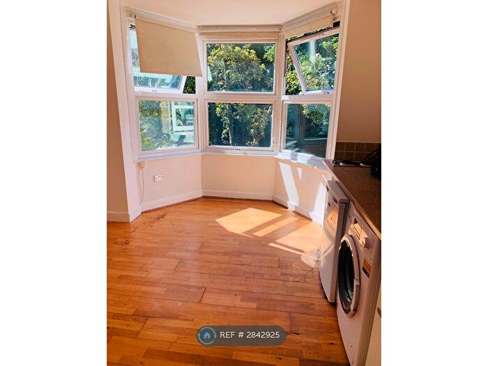 Studio To Rent In Temple Road, Croydon, CR0