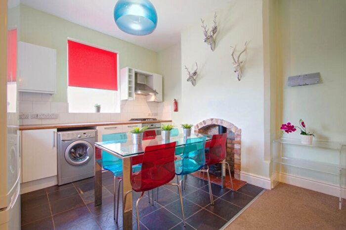 6 Bedroom Terraced House To Rent In Forest Grove, Nottingham, NG1