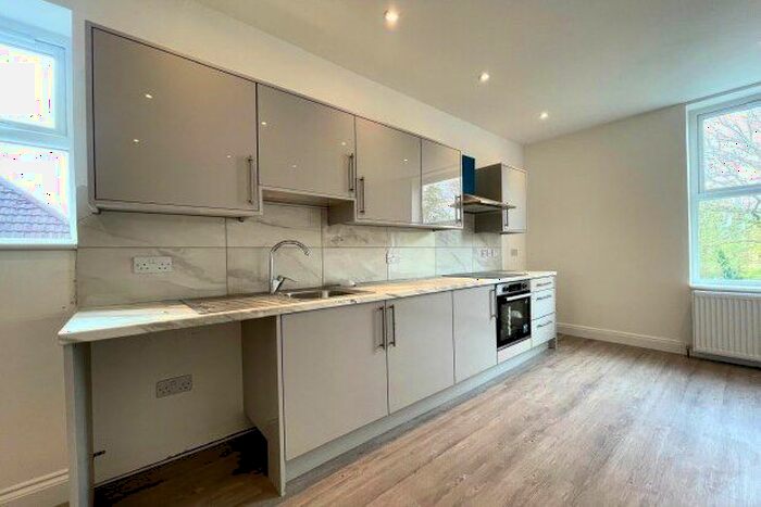 2 Bedroom Flat To Rent In Brantingham Road, Manchester, M16