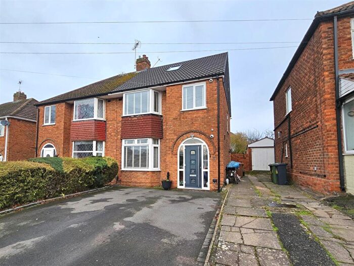 4 Bedroom Semi Detached House For Sale In Old Lode Lane, Solihull, B92