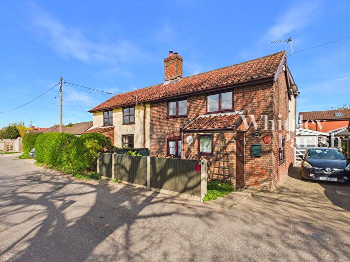 3 Bedroom Semi Detached House For Sale In Station Road, Great Moulton, NR15