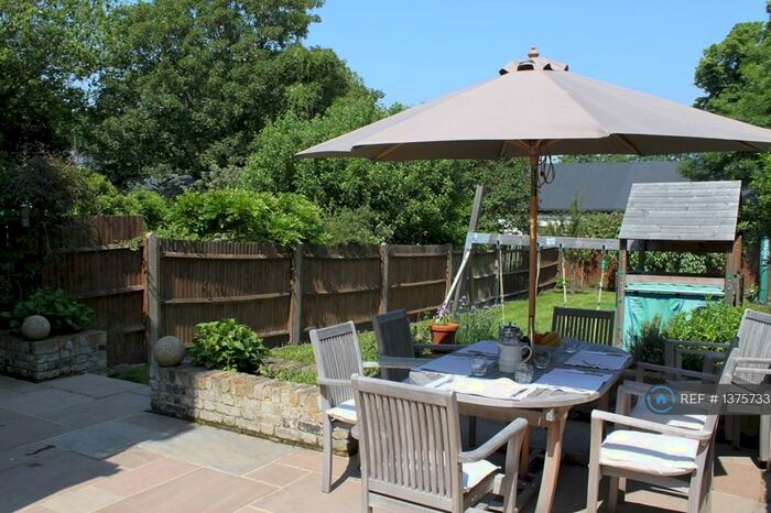 4 Bedroom Semi-Detached House To Rent In Grove Park, London, SE5