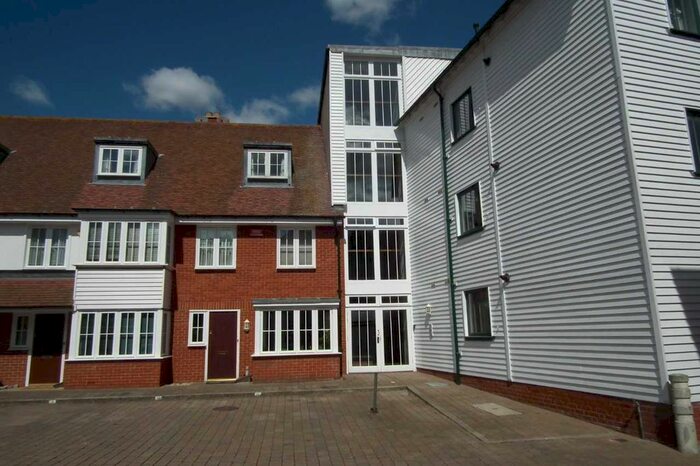 3 Bedroom Flat To Rent In Lavender Mews, Church Lane, Canterbury, Kent, CT1