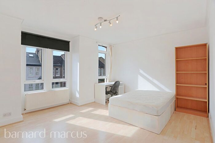 4 Bedroom Property To Rent In Alston Road, London, SW17