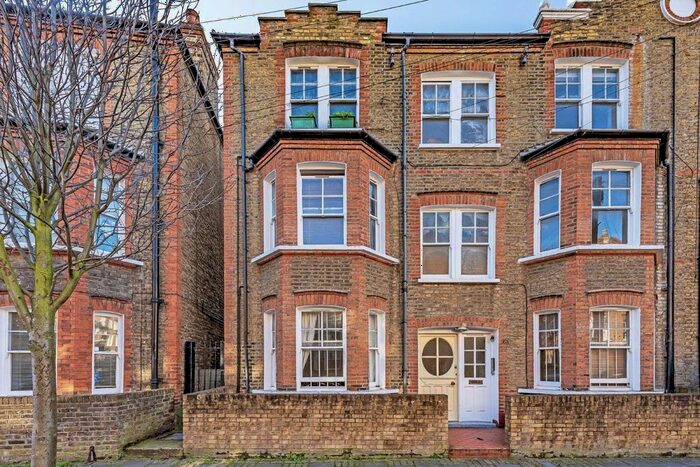 2 Bedroom Flat To Rent In Cato Road, London, SW4