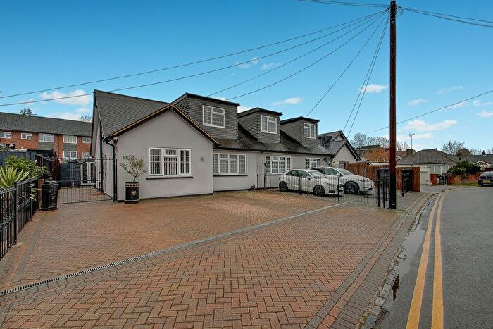 4 Bedroom Semi-Detached Bungalow For Sale In Willow Avenue, New Denham, Uxbridge, UB9