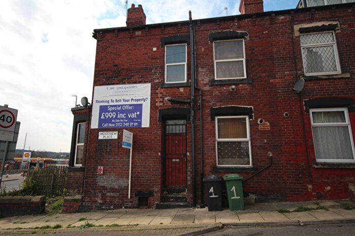 4 Bedroom Terraced House To Rent In Woodview Place, Leeds, LS11