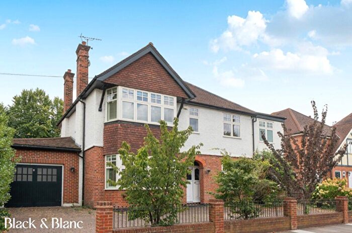 6 Bedroom Detached House For Sale In London Lane, Bromley, BR1