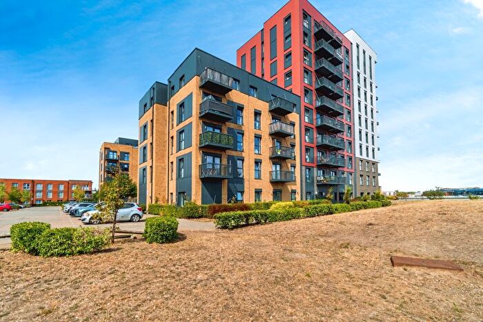 2 Bedroom Flat For Sale In Meridian Way, Southampton, Hampshire, SO14