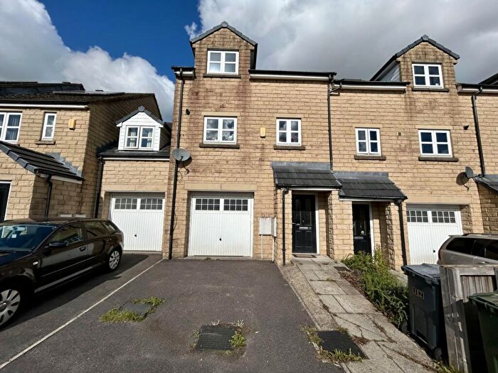 4 Bedroom Terraced House For Sale In Cooper Mews, Bradford, BD6