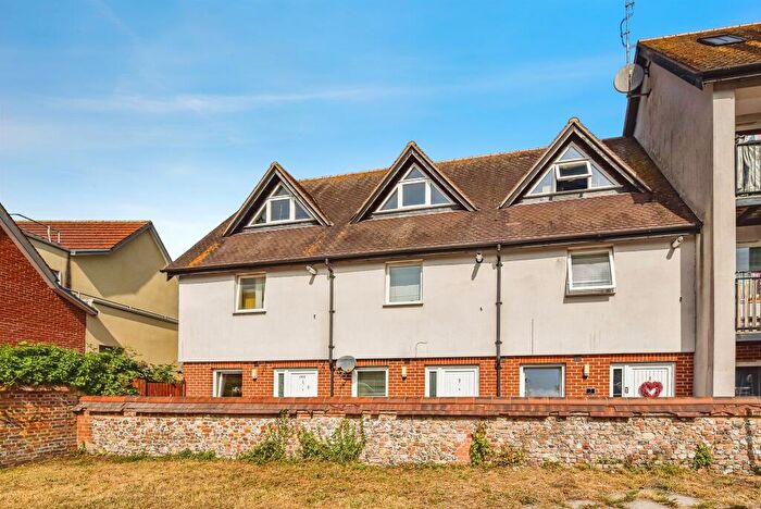 3 Bedroom End Of Terrace House For Sale In Roses Lane, Salisbury, SP4