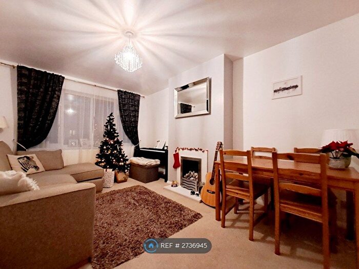 2 Bedroom Maisonette To Rent In Cemmaes Meadow, Hemel Hempstead, HP1