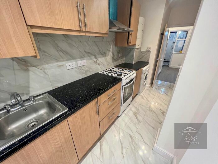 3 Bedroom Semi-Detached House To Rent In Balmoral Drive, Hayes, UB4