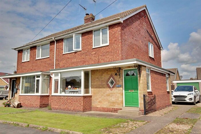 3 Bedroom Semi-Detached House For Sale In Molescroft Park, Beverley, HU17