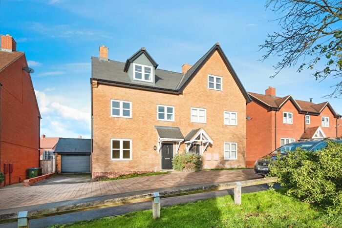 3 Bedroom Semi Detached House For Sale In Hedge Furlong, Winslow, Buckingham, MK18