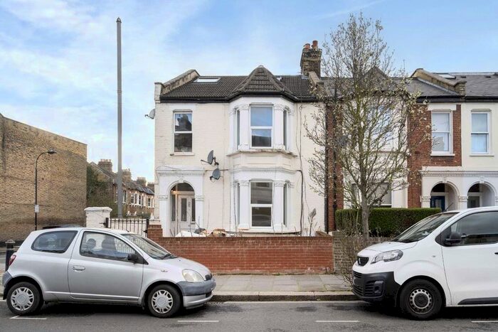 3 Bedroom Flat To Rent In Percy Road, London, W12