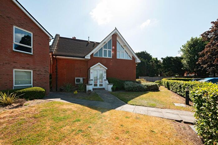 2 Bedroom Link Detached House For Sale In Parkview Way, Epsom, KT19