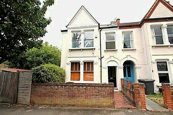 3 Bedroom Flat To Rent In Byne Road, London, SE26