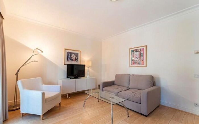 1 Bedroom Flat To Rent In Marylebone Road, Marylebone, London, NW1