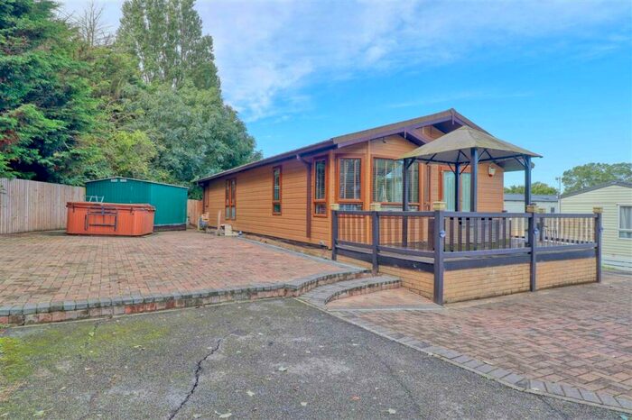 2 Bedroom Park Home For Sale In Stream View, East Clacton, CO15