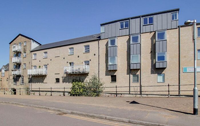 2 Bedroom Flat To Rent In Church Street, St. Neots, PE19