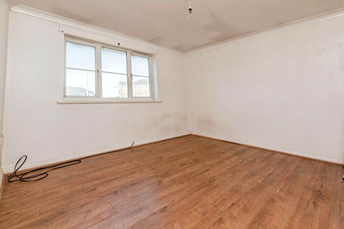2 Bedroom Flat For Sale In Dock Road, Tilbury, RM18